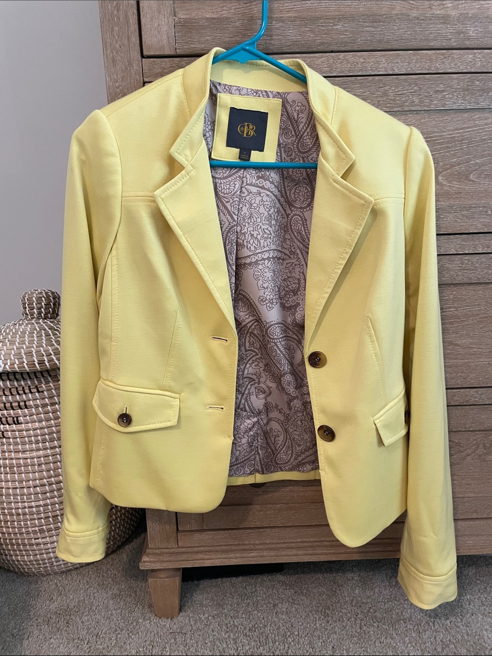 Yellow blazer